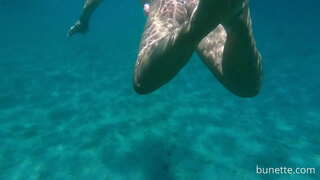 Ummonda ko&#039;tim tuk bilan suzish