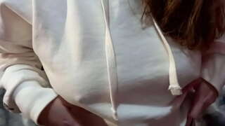 Stepsister பெறுகிறார் உச்சியை போது அவர் என்னை fucks