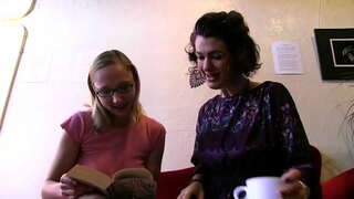 лезбийские шлюхи трахаются - волосатые кусты