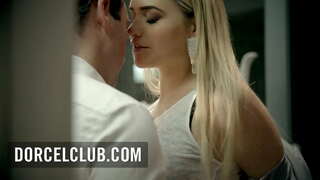 Sex pasional cu superba soție Mia Malkova