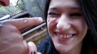 Lisa sbeis yn cael ei fucked ass mawr yn y goedwig