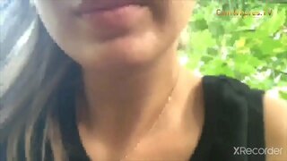 Vehivavy matsiro no graba tocandose eny imasom-bahoaka